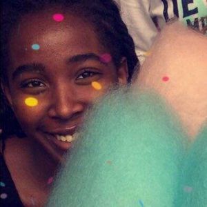 Meet your Posher, Tenia